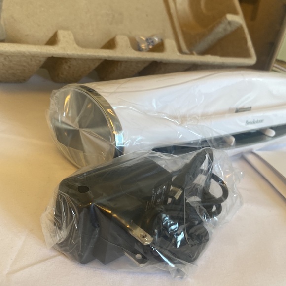 BROOKSTONE iCONVERT SCANNER FOR APPLE iPAD AND iPAD 2 TABLETS - Picture 4 of 11